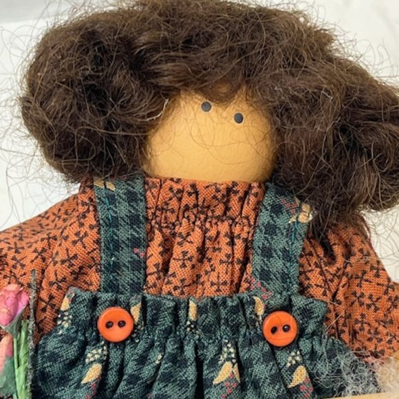 VTG 1997 Wooden Girl Doll Drying Herbs & Flowers Lizzie High 6"x4" Retired - Picture 6 of 11